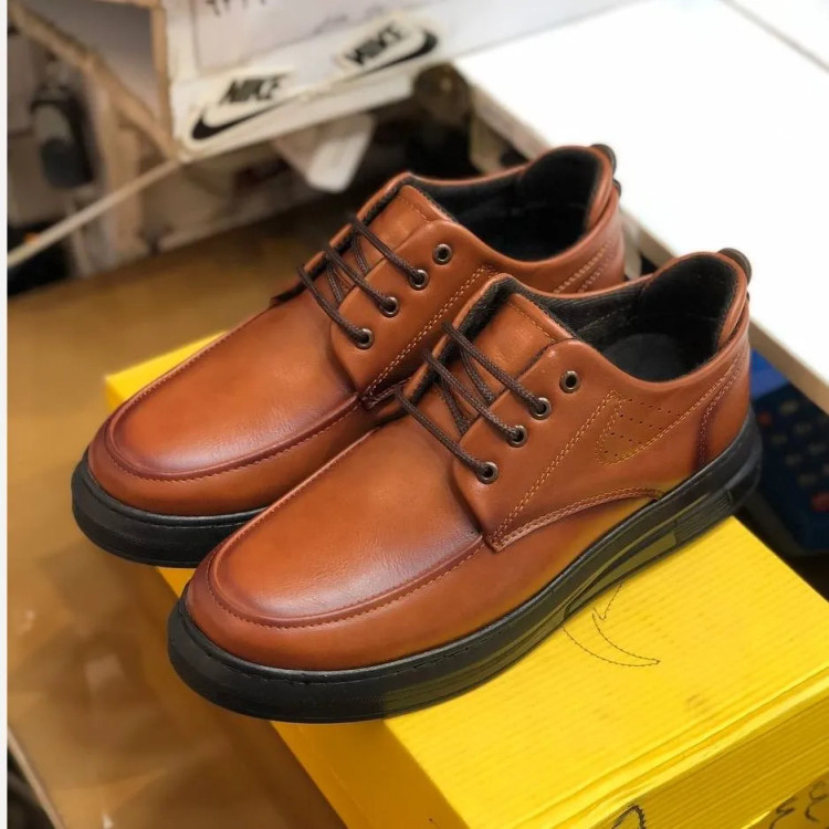 کفش روزمره مردانه چرم صنعتی مدل رایان عسلی