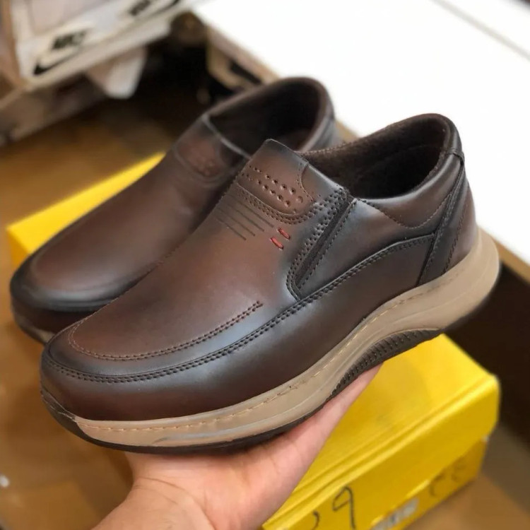 کفش روزمره مردانه چرم صنعتی مدل رونیکس دور دوخت بدون بند