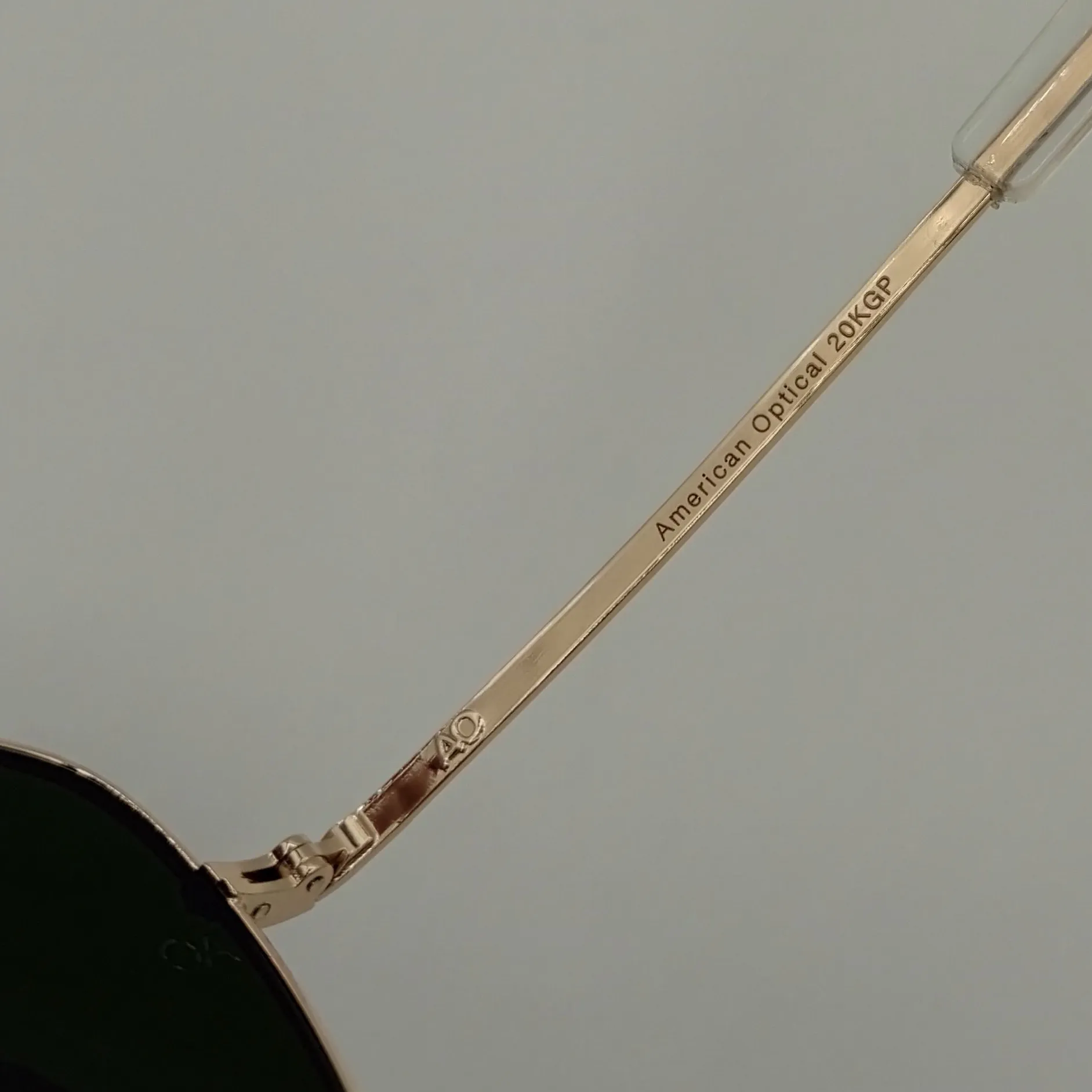 عینک آفتابی خلبانی امریکن اپتیکال سایز 54 شیشه سنگ فرم طلایی استیل